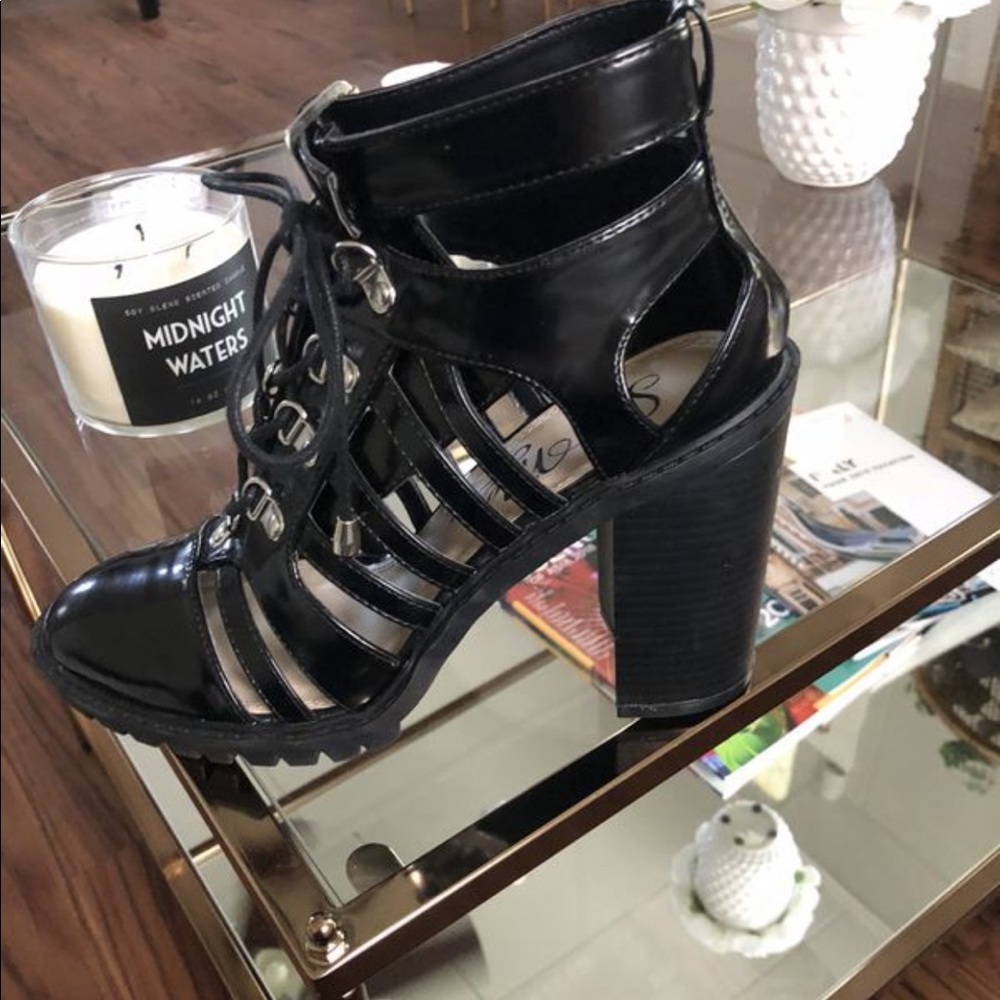 Shoes size 8
